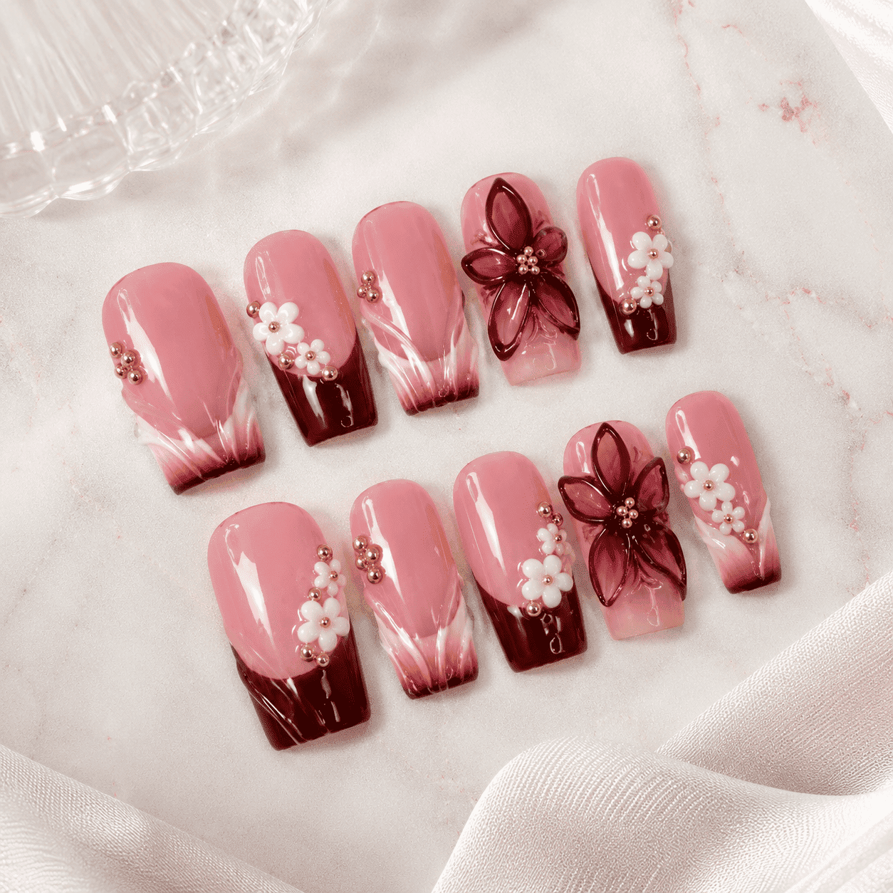 Fine Nails Love Letter – Cremeweißes Design mit roten Blüten (Square), Produktfoto