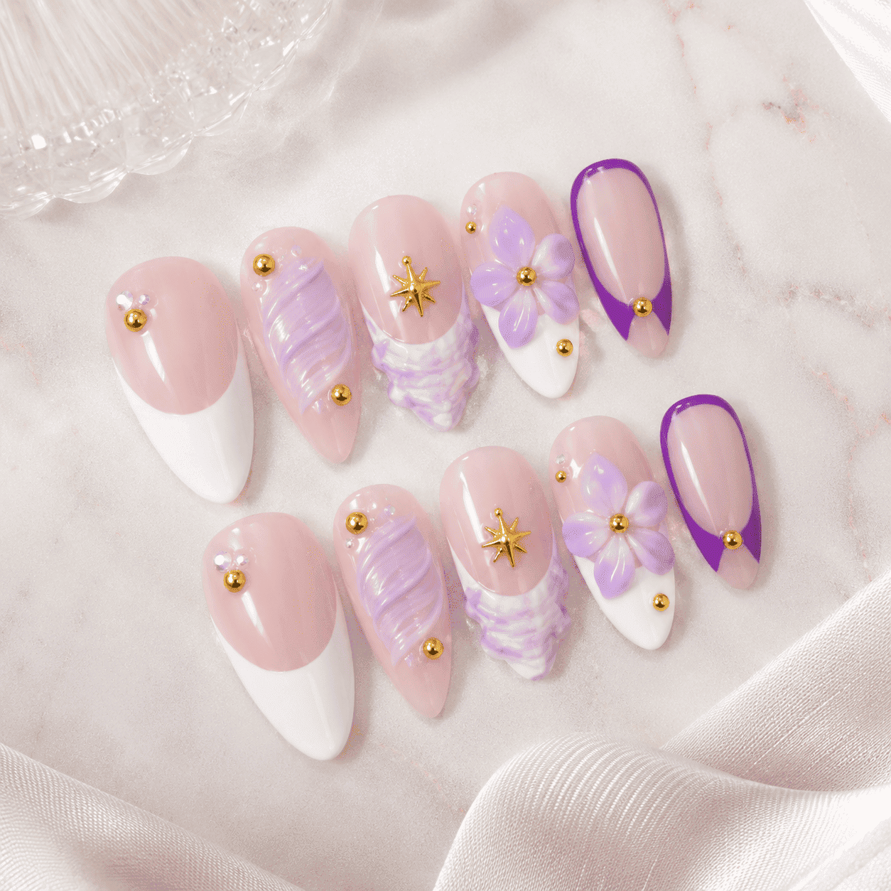 Fine Nails Obsession – Lavendel Press-on Nägel mit goldenem Glitzer (Mandelform), Produktfoto