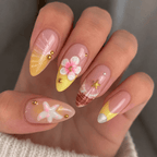 Fine Nails Ocean Breeze – Maritimes Sommerblumen-Design, an der Hand getragen